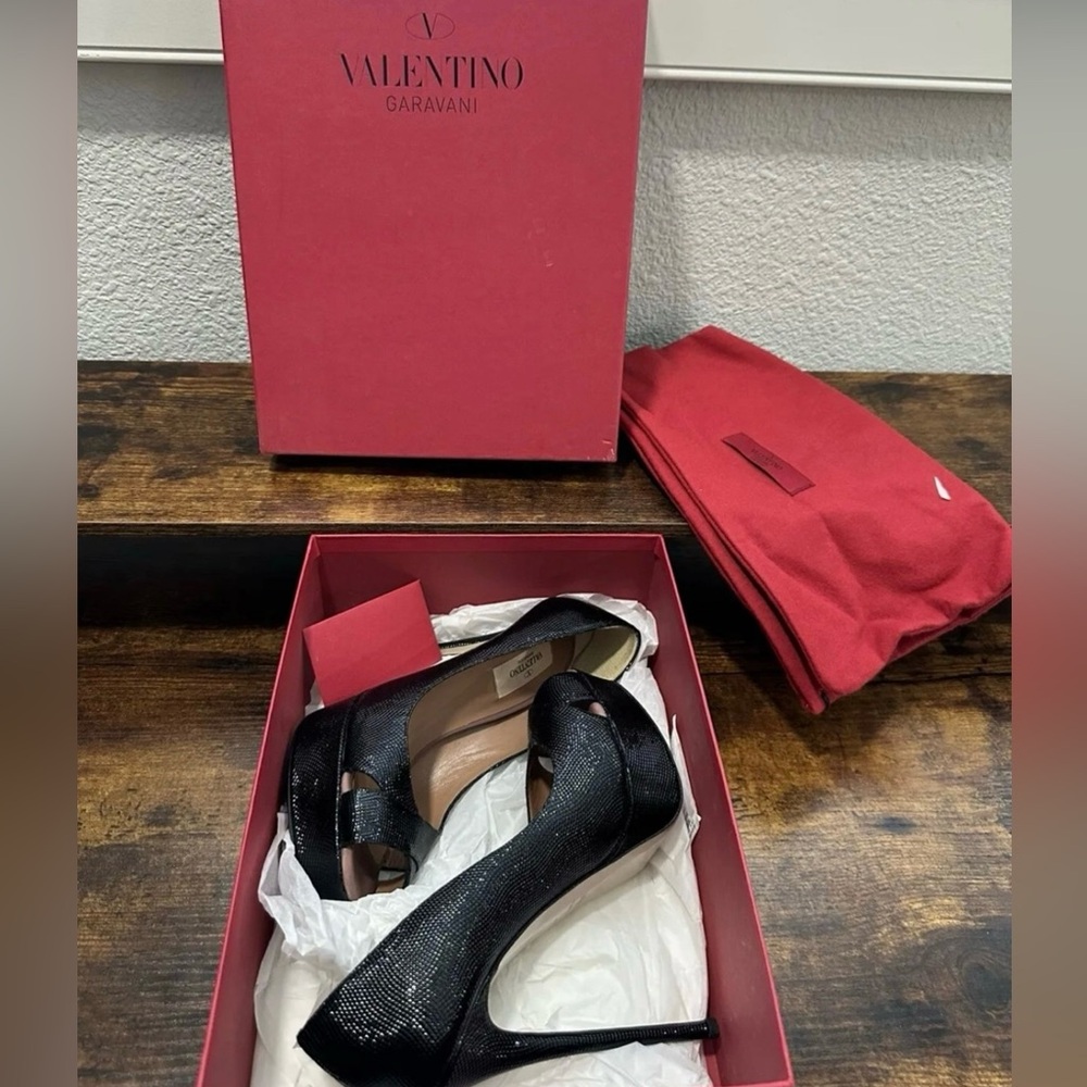 Valentino black 38.5 heels